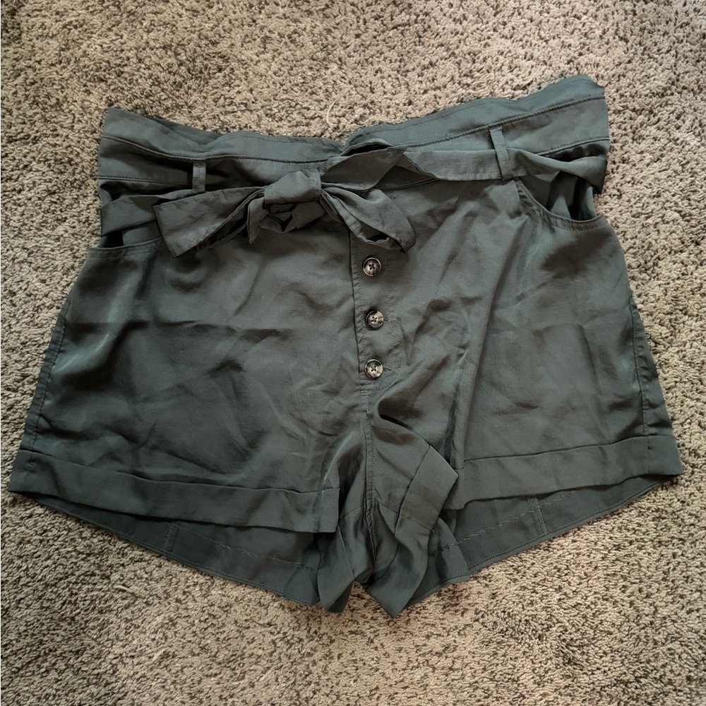 Express button shorts